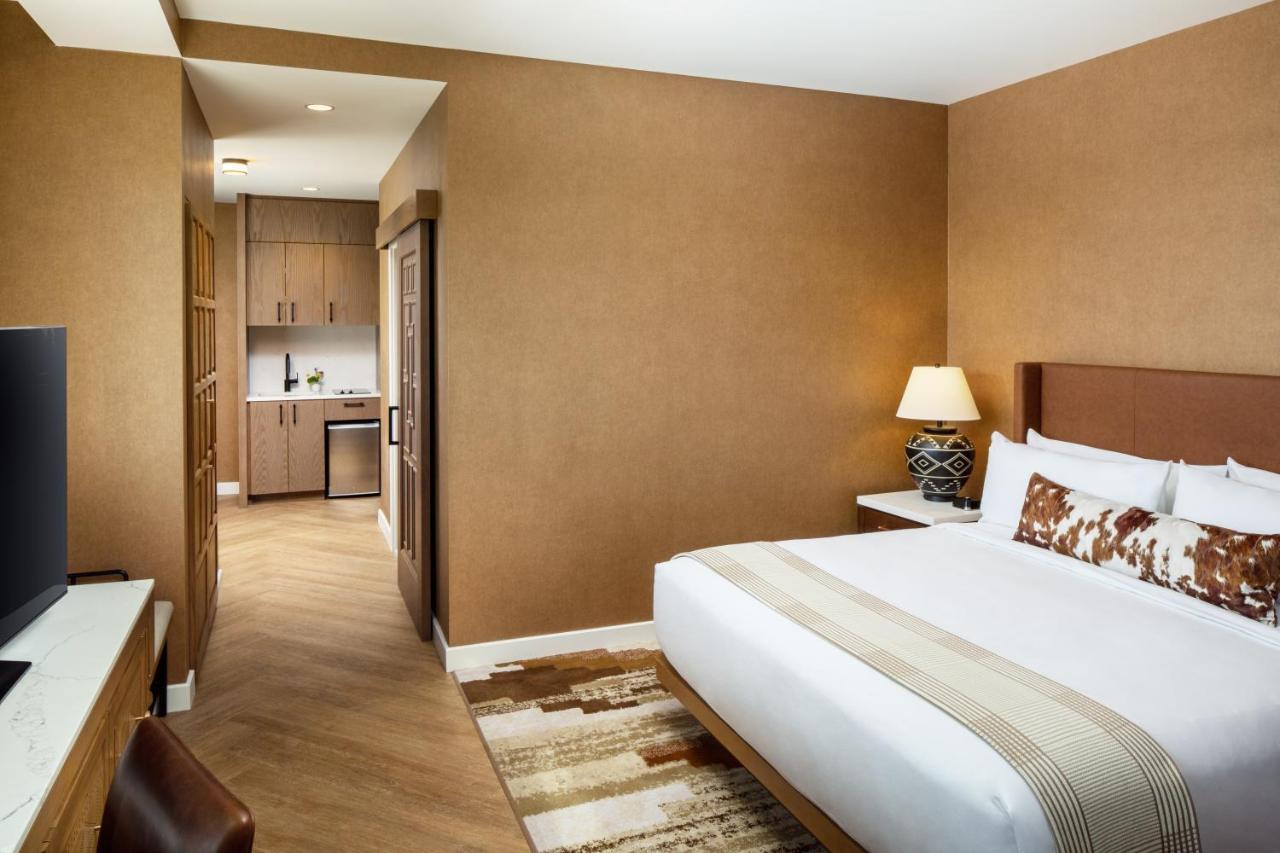 The Benson & Faculty Club Hotel Aurora